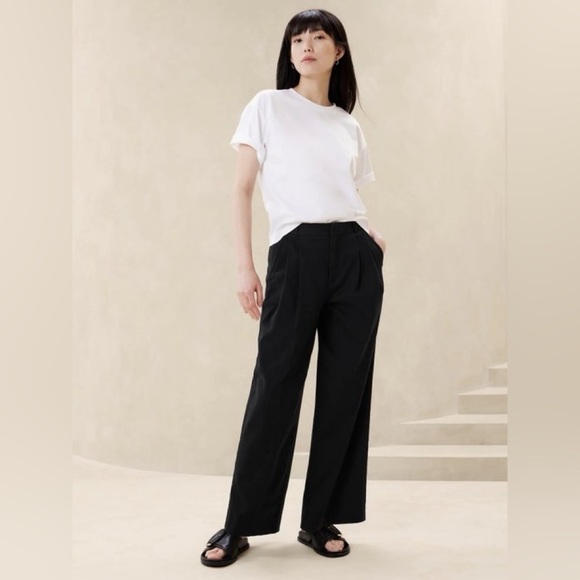 NWT! Banana Republic Women’s Black Pleated Trouser - Multiple Sizes 💛 - Picture 2 of 5